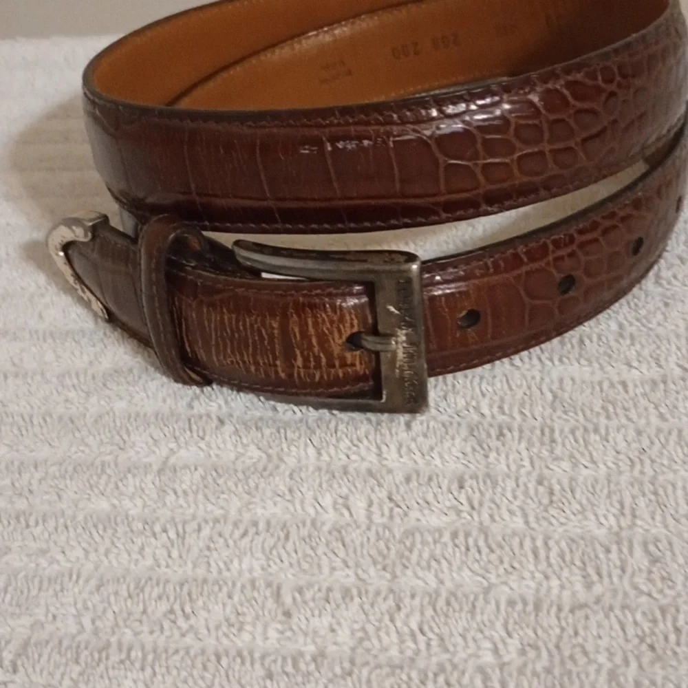 Tommy Hilfiger Brown Leather Belt With Chrome Buckle Compliments Any Outfit